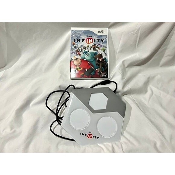 Disney Infinity Bundle Lot (Wii game disc and portal base) - Picture 1 of 6